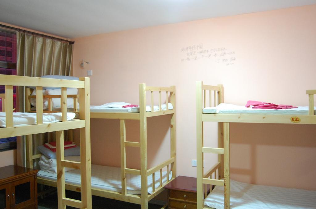 Weihai New Theme International Youth Hostel Room photo